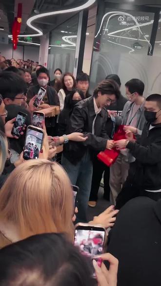 #蔡徐坤 #KUN 腾讯音乐扫楼