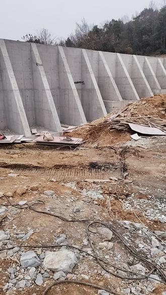 八一建设垃圾场挡土墙施工现场