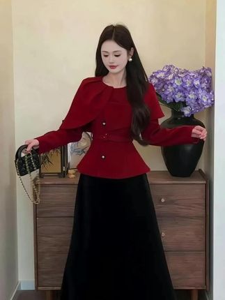 大翻领斗篷收腰短风衣~ #千金风穿搭 #短风衣 #高级感穿搭 #秋冬穿搭 #显瘦穿搭 @DOU+上热门