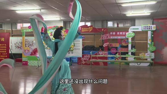 戏比天大,咱们古装头倒了手上动作可不能停,这里提醒大家包头一定要勒紧啊哈哈哈#天女散花 #京剧 #国粹#戏曲 #传统文化