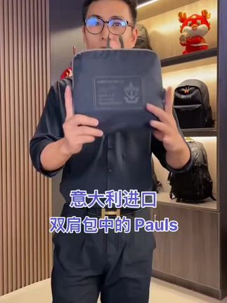 喜欢出去玩的朋友一定要备一个这样的折叠包,平时不用的时候只有巴掌大小,展开就是个双肩包,出门旅游可以装衣服、化妆品还有洗漱用品,自带干湿分离功能,游泳健身的时候也可以背。关键是颜值高还特别能装,背上身也很好看,拍照也嘎嘎出片,真的很推荐。