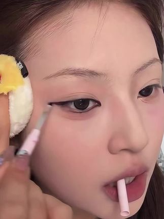 自带刀锋刷的眼线胶笔有多好用?手残党也能画出完美眼线的秘密就是它啦!!#眼线胶笔 #好物分享#防水防汗不晕染 #自用好物推荐 #平价好物