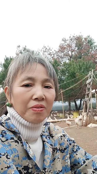 以前我觉得家丑不可外扬,但是现在我觉得一定要扬,你不说谁会知道你受了委屈,你不说,谁又知道这其中的是非黑白,你不说,只能让坏人在外人面前是好人,而你在外人面前却成了坏人🌹🌹#是非黑白 #家丑就要外扬