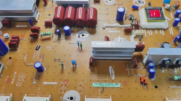 #电视维修 #三星电视维修 #三星等离子电视 #等离子电视维修 #三星电视 三星等离子电视指示灯亮不开机,Y板维修。