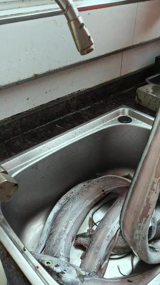 过年了,给大家一个清理带鱼的小妙招,希望大家能喜欢。
#家乡特色 #动手自己做美食 #一般人不告诉他