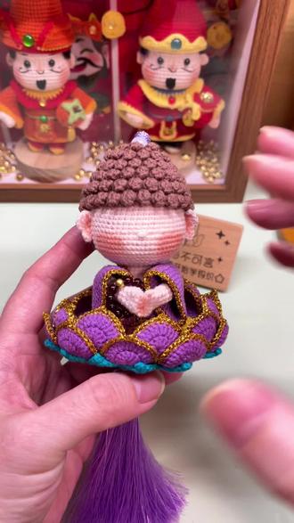 这个视频是莲花小佛眼睛、嘴巴定位和做法,新手姐妹可以参考一下#莲花小佛 #我的手工作品 #零基础钩织教程