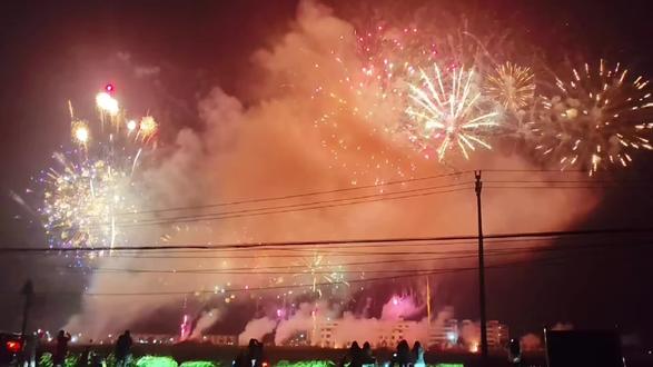 在上林西燕能看到30万的烟花也是开眼了🌃🌃🎆🎆#烟花秀之夜 #烟花盛宴视觉震撼 #烟花🎆 #烟花盛宴视频 #上林西燕