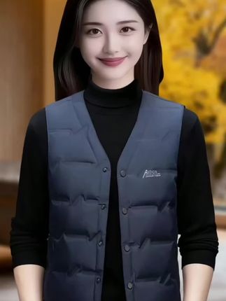这件羽绒马甲轻便又保暖,深蓝色简约大方,搭配高领毛衣超有范儿!秋冬必备,再也不怕冷啦~✨🧥   #羽绒马甲 #秋冬穿搭#马甲 #秋冬穿搭分享 #品质男装 @抖加🔥上热门🔥dou+🔥热点宝