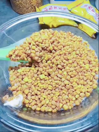 黄宇家全胚芽香酥黄苦荞五斤特价48.6米,划下来每斤仅9.7米,嘎嘎划算好吃又实惠,活动三天30号晚上结束,宝们别错过咯,适合三高,小唐人,身材管理的宝们,口感非常好,又香又酥又脆,麦香味浓郁,颗粒饱满,干净无杂质,香味扑鼻,苦荞不苦很香,可干吃可泡水配酸奶配水果蔬菜等都好吃,干吃香香脆脆,饱腹感强,泡水喝麦香味浓郁清香,好吃又好闻好喝,绝绝子,#口感特别好价格实惠 #五谷杂粮 #纯天然无添加 #黄苦荞 #这家店回头客超多