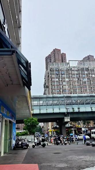 刚落地长沙就刷到了李维嘉老师发的脆皮煎饺美食视频 正好在我出差的酒店附近 好多人啊#真实生活分享计划
#跟着李维嘉打卡长沙脆皮煎饺
