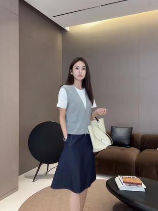 #气质#设计感#辣妹穿搭 双头拼接短袖#显瘦穿搭 拉链莱赛尔天丝假两件#T恤