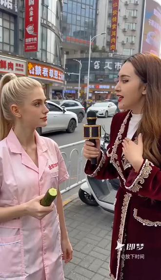 到底是什么鸡呢?#菜场猜谜无毛鸡-做同款 #即梦AI #AI分身戏精大赛 #我的AI分身杀疯了#即梦seedance2.0