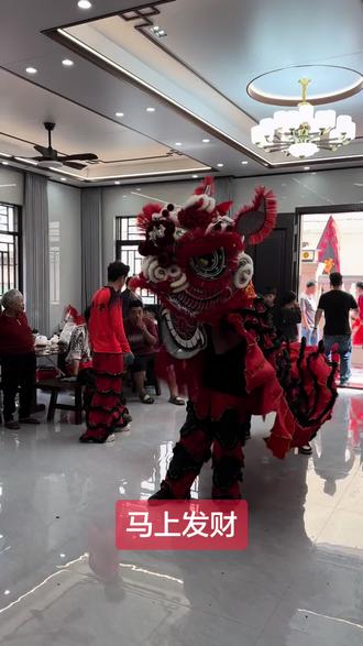 大年初一,祝大家新年快乐,马上发财,顺利