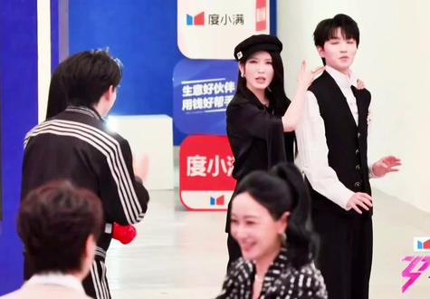 “我自愿的”太可爱了#王俊凯出场方式