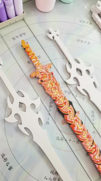 #原创绘画作品 流彩画(流体画流体熊)流彩二十一式之:剑之流彩!创意绘画,就是玩,有手就会。
一站式满足你的流彩画(流体画流体熊)创作需求。异形画板、流彩台、工具、流体熊支架。流彩二十一式:美轮美奂、妖娆妩媚、灵动飘逸、梦幻飘渺。#流彩画 #流体画教程 #剑 #灵魂画手