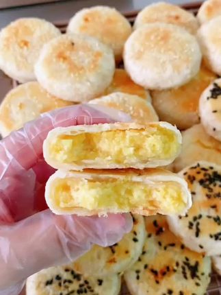 到底是谁发明的板栗饼呀 也太好吃了#板栗饼 #零食推荐 #馅饼 #强烈推荐 #特产美食