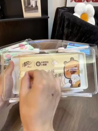还是第一次用这种升降#纸巾盒 ,最后一张纸也能轻易抽出,适用于各种大小抽纸,一夹就超级稳固,透明外观也很好看。#抽纸盒 #好物推荐🔥 #纸巾盒收纳