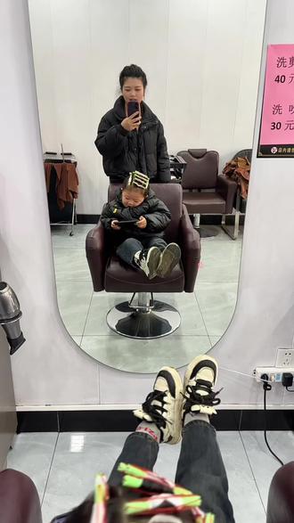 第一次带3岁孩子染发烫发改造的一天,来看看是翻车还是成功!#记录真实生活 #改造 #烫发前烫发后 #打工人 #生活不会辜负每一个努力的人