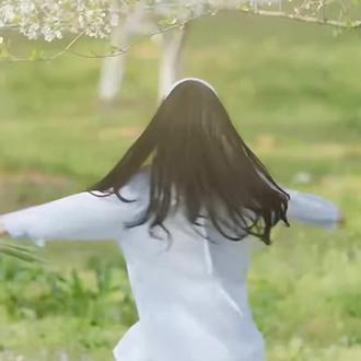 长发飞扬的瞬间,被AI封面定格成诗~清新自然感拉满,随手一拍就是大片✨ #拍作品我们是认真的 #氛围感拿捏