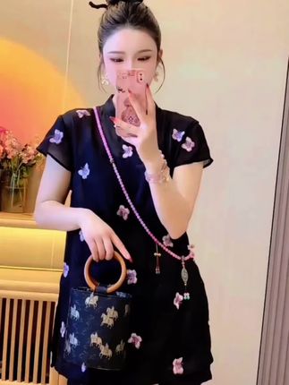 夏日超火轻熟别致小众不撞款高级感新中式国风黑色衬衫短裤套装女