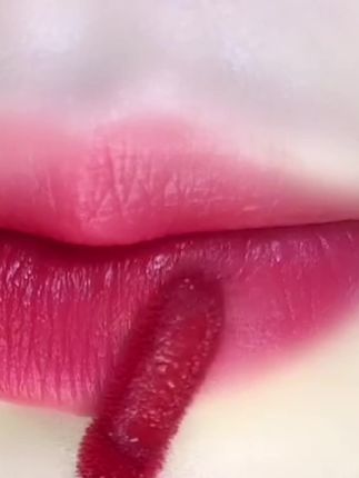 姐妹们快吹爆这款唇釉,大牌这价到手刷到还有闭眼冲#美妆 #口红 #不沾杯不掉色 #平价彩妆 #唇釉