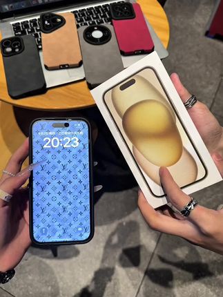 这个翻毛皮手机壳也太帅了!高颜值不沾指纹手汗,防摔耐磨!#高级感 #手机壳 #这个手机壳真的长在我心巴上了 #是时候安排一下了