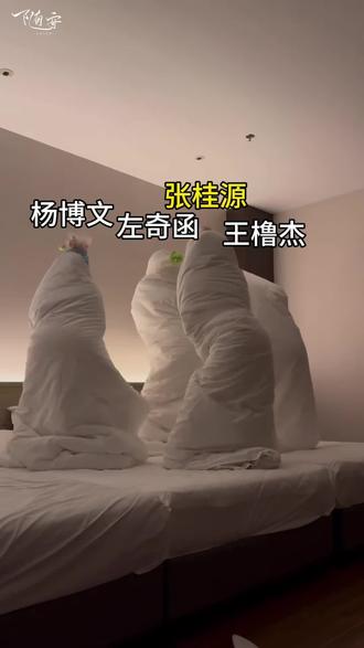 《我的醋小狗》Part8
“是谁家的哭包醋小狗呀⌯・3・⌯ಣ”
(完结啦完结啦)
(原谅我实在整不出桂桂哭哭的语气)
#象限组#桂橹#奇文#ai文学创作