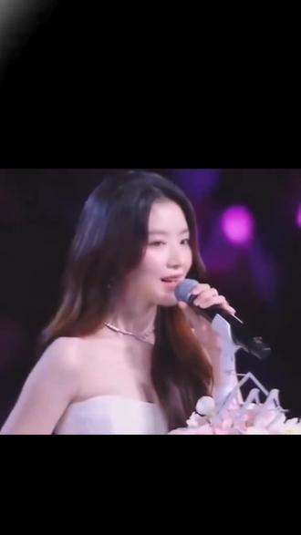 舒华:嗯 没白疼你们 🥰
#叶舒华 #kpop