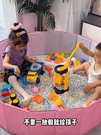 这高温的天气,实在是没法带孩子出去挖沙子,安排个室内挖沙池,吹着空调,尽情的玩吧#儿童玩具 #益智 #母婴好物 #好物推荐