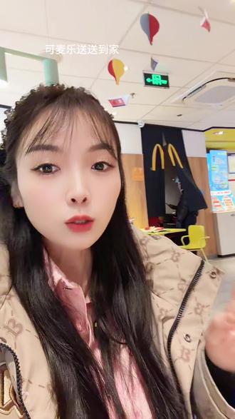 四十多就到手10个麦辣鸡翅还有两杯饮品,麦当劳这个套餐太划算啦#麦当劳#麦麦相传分享不断#炸鸡#麦辣鸡翅#麦当劳十翅桶可乐双人餐