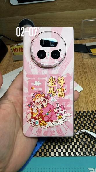 荣耀V5美女手机摔好几次。有包膜保护手机没有痕迹。很好的保护了手机。咱家包膜是真的可以防摔。#白白兔数码潮玩# #手机包膜# #防摔的包膜# #荣耀magicv5#