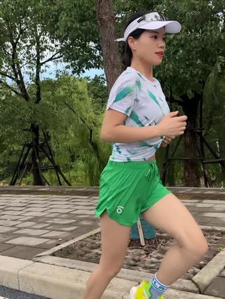 ZXUV新品炫彩运动健身短袖,少喝一杯奶茶去入手一件,透气速干,轻量舒适,好穿不贵经济实惠#夏季穿搭 #跑步 #好物推荐🔥
