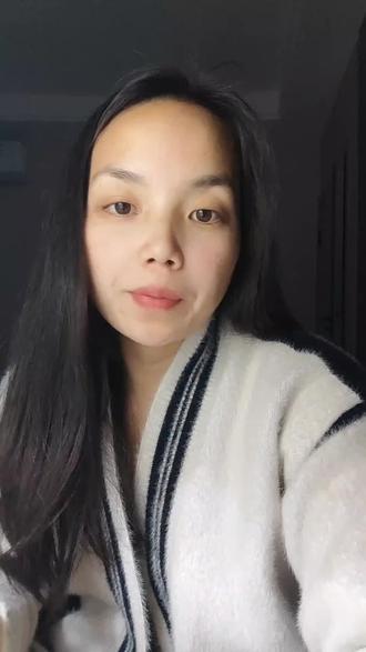 到底怎样才算长大? 我不知道要怎么长大,可身边的人都在告诉我,你要长大了。人总是一步一步被推着往前走,好像长大是一场必须要完成的任务,却从来没有人问过你愿不愿意,难不难受,你呢,真正意识到自己已经长大是在什么时候呢?#长大后听懂了祝绪丹这段语录 #不知道要怎么长大#情绪共鸣#女性成长#祝绪丹