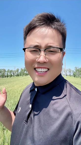 今年夏季是旱还是涝?看看立夏当天的天气就知道。明天就是 5 月 5 号,农历的三月十九,19:48:41,咱们将迎来二十四节气中的第七个节气,立夏节气,也是夏季的第一个节气。那么立夏当天到底是下雨好还是晴天好?一起看看老祖宗留下来的农谚。农谚就知道,立夏不下高挂篱笆。立夏落雨谷米如雨。立夏无雨三伏热,立夏有雨雨不缺。立夏日晴必有旱情。立夏不下旱到麦罢。上午立立夏雨不缺下无立夏旱断河。立夏起北风,十口鱼塘九口空。立夏东南风,大旱六月中。立夏东风到,麦子水里捞。立夏刮阵风,小麦一场空。大家收藏起来,一起看看准不准。#今日立夏 #立夏节气
