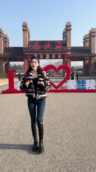 酒韵唐风,盛世新春压油沟 2026压油沟春节玩法攻略来啦!
和家人一起来压油沟“逛吃逛吃逛吃”吧。
#春节去压油沟吧 #春节去哪玩