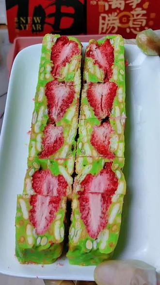 开心果做的雪花酥好好看哦#雪花酥#开心果雪花酥#牛轧糖#零食 #健康美食亲手制作