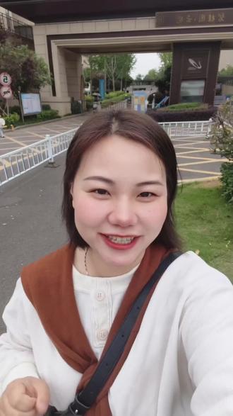 找婚房的年轻人,这套闭眼冲
小区小高层开阔楼间距,精装三房两卫拎包即住,双卫设计主卧套间,全屋品牌家电不用装修、不用等,领证就入住#阳新房产小黄 #阳新二手房 #阳新房产 #阳新城东 #婚房