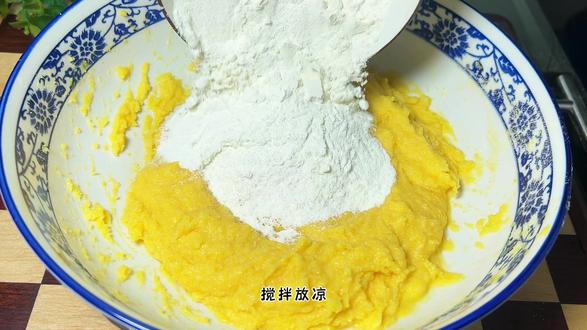 往玉米面里加入开水,就能做出好吃的玉米面贴饼,粗粮细作,好吃健康#玉米面贴饼子 #玉米面 #玉米面新吃法 #粗粮细作 #在家做美食
