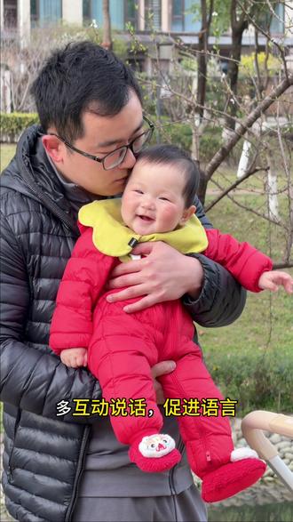 宝宝进入8月龄,会爬、会扶站、会认人、会闹情绪,一下长大了好多#亲子教育 #新手妈妈