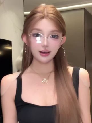 出去玩想快速换造型?香奢夫人免发网长直发假发太香了!高层次剪裁自然灵动,不用费力打理,戴上秒变氛围感美女,出片率直接拉满#混血发色 #显白发色 #发色推荐 #发色分享 #发型分享 @DOU+小助手 @巨量千川