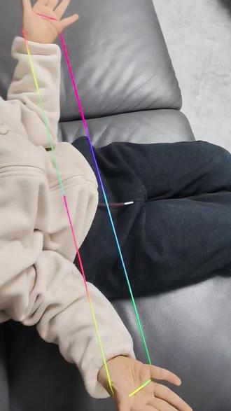 二宝最近迷上了编花绳,我也跟着回忆了一下小时候。小时候的花绳到现在才学透彻,以前只会两个人合作的那简单的几步,现在才知道有这么多花样。#编花绳教学 #编花绳长江大桥