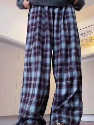 九敏,这格子裤~秋冬氛围感直接拉满!#这也太好看了 #温柔风穿搭 #百搭裤子 #秋冬穿搭fitcheck #阔腿裤