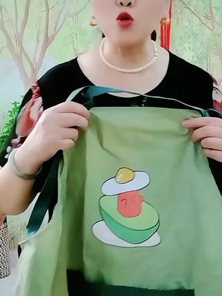 这条围裙防水防油柔软的面料超舒服,颜值超高,从此爱上在厨房#时尚围裙 #防水围裙