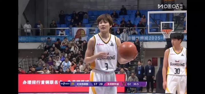 一个 刚好 让姐妹俩拥抱在一起🥰 #杨舒予 妹妹刚好在北京集训,#杨力维 姐姐刚好在北京打比赛,时隔差不多一个月的见面肯定得紧紧抱下彼此哈哈😊 大哥回来了,状态也回来了✌️东莞新彤盛vs 北京首钢园 精彩时刻混剪一波##wcba女篮 #中国女篮 #东莞新彤盛