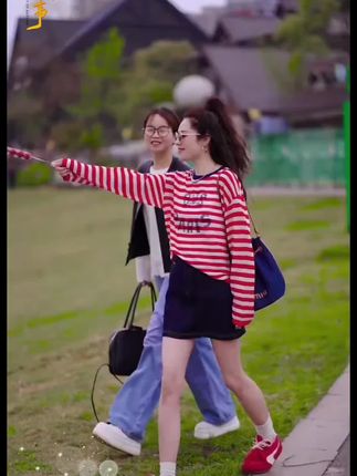 这一季,遇见更美的自己。(无需多言,穿上它,你就是最美的焦点)#撞色 #条纹控