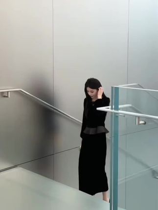 2025秋装新款时尚百搭两件套高级显瘦丝绒连衣裙套装女知性风衣服