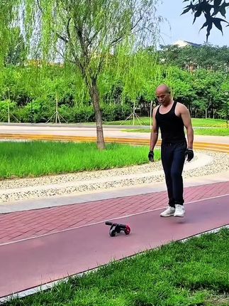 每天一练健腹轮#核心力量训练 #腹肌 #核心力量 #自律 #健身