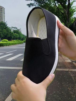 这款牛筋底的老北京布鞋,专为多走路人士设计,舒适透气不捂脚,夏天必备#布鞋 #艾草布鞋 #老北京布鞋 #千层底布鞋