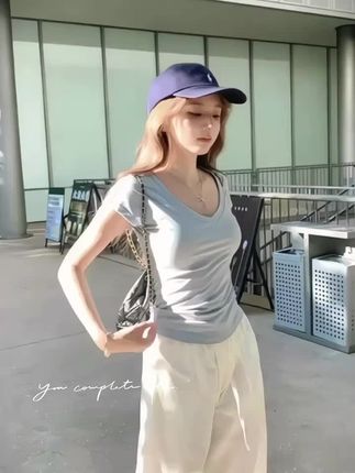 救命!这套夏季壬炸套装终于被挖剄啦~#谁穿谁好看 #夏日不费力穿搭 #慵懒风 #遮肉显瘦 #美出高级感