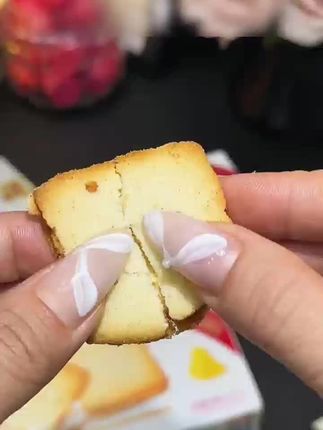这个曲奇也太好吃了吧!! #零食#猫舌曲奇#零食推荐